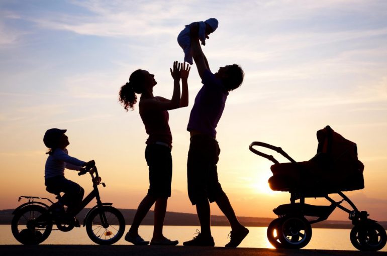4-family-silhouette-1080x675-1